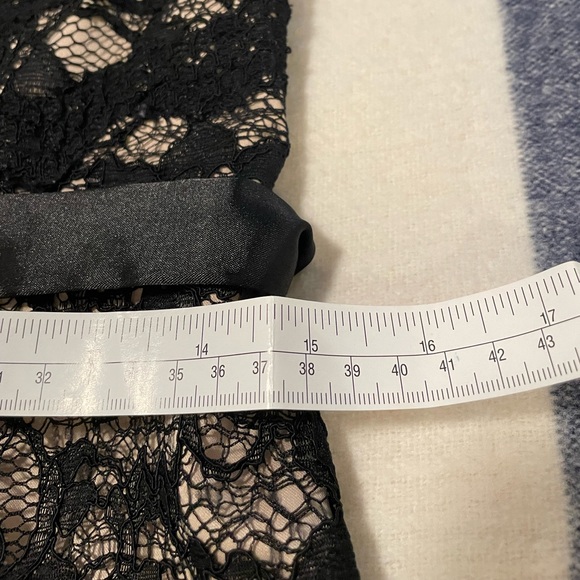 Classic Silhouette Lace Overlay Bodycon Dress - Picture 9 of 9